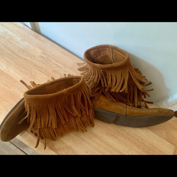 Minnetonka Fringe Boots - Calf length Brown Suede - Picture 3 of 7